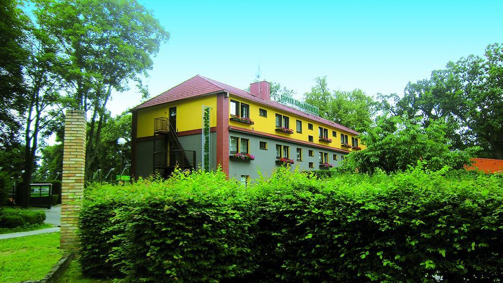 Hotel Milan Vopicka Hluboká nad Vltavou Exterior foto